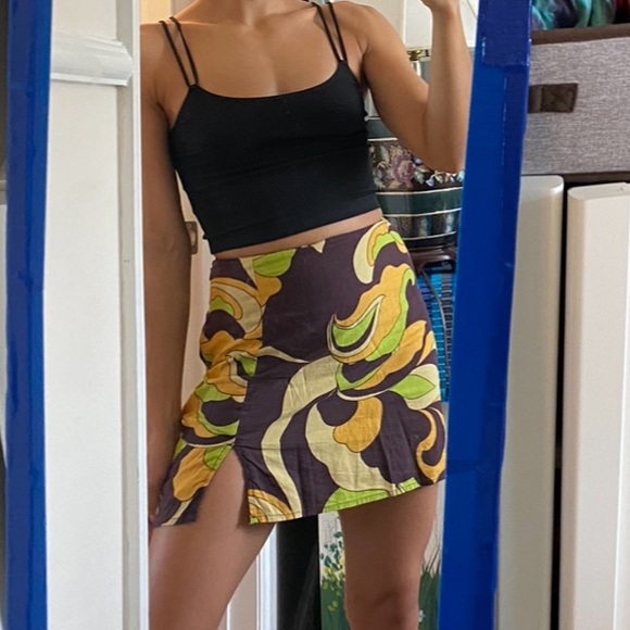 Urban Outfitters 70s style printed mini skirt - Picture 1 of 9